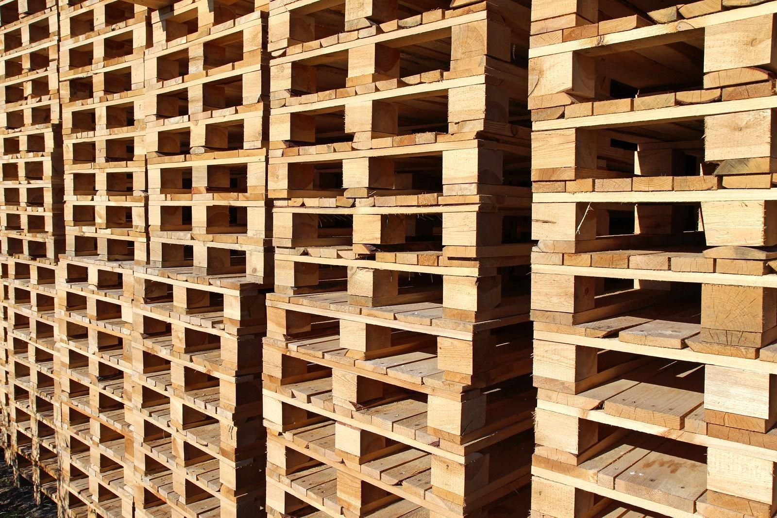 Palette en Bois Bordeaux